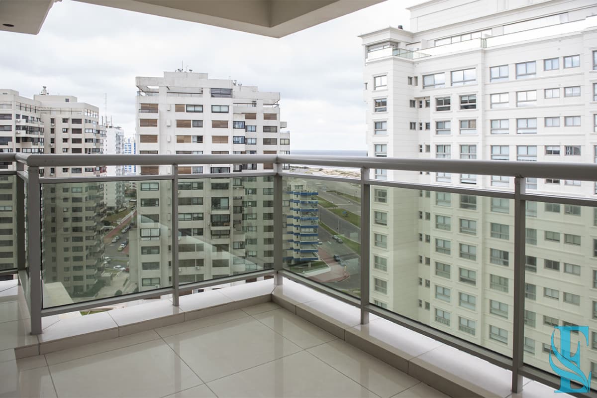 Increíble apartamento con excelente vista al mar. Torre Imperiale.