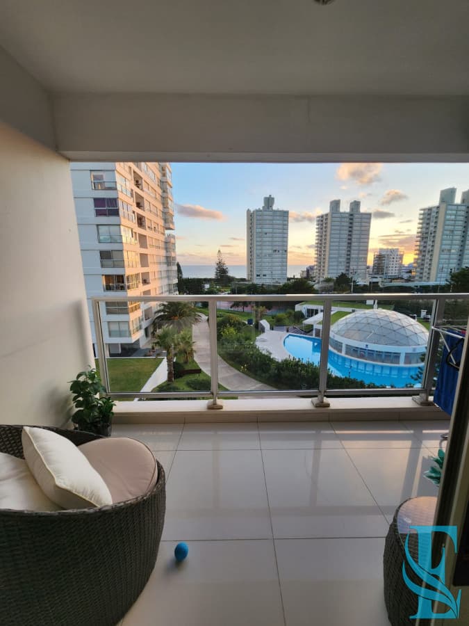 Apartamento en venta frente al mar 2 dormitorios , Playa Mansa