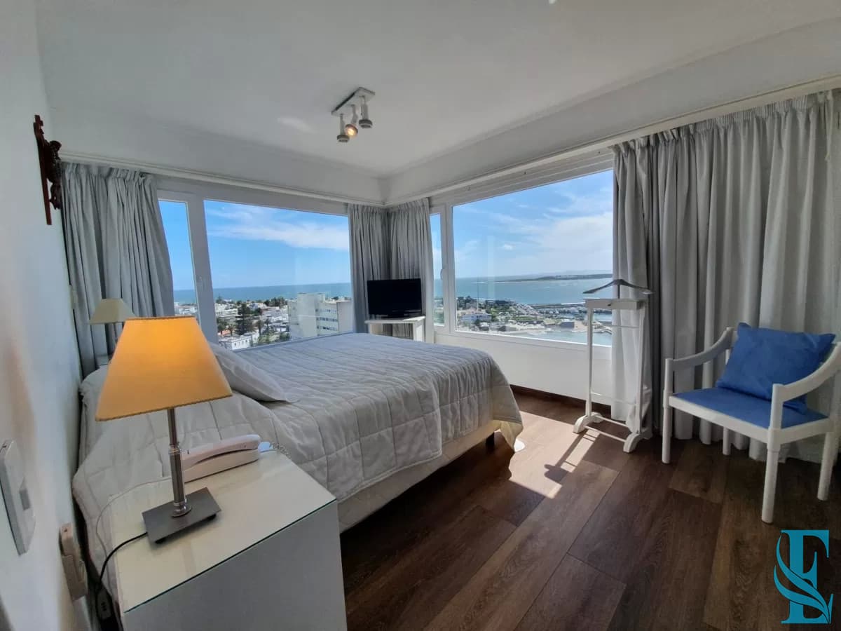 Departamento de 3 dormitorios + dep. en venta en Edif. Fontemar, vista al Puerto
