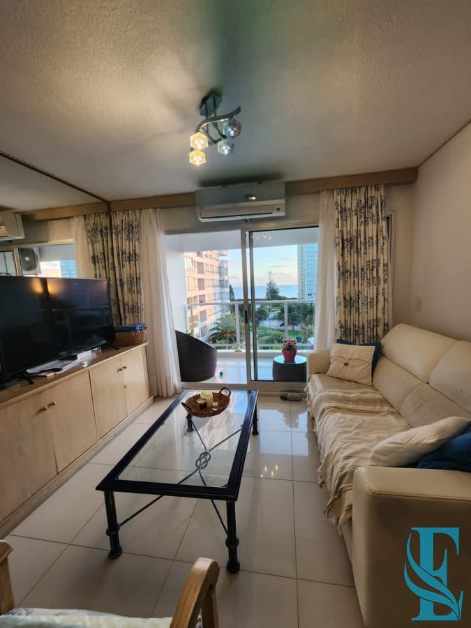 Apartamento en venta frente al mar 2 dormitorios , Playa Mansa