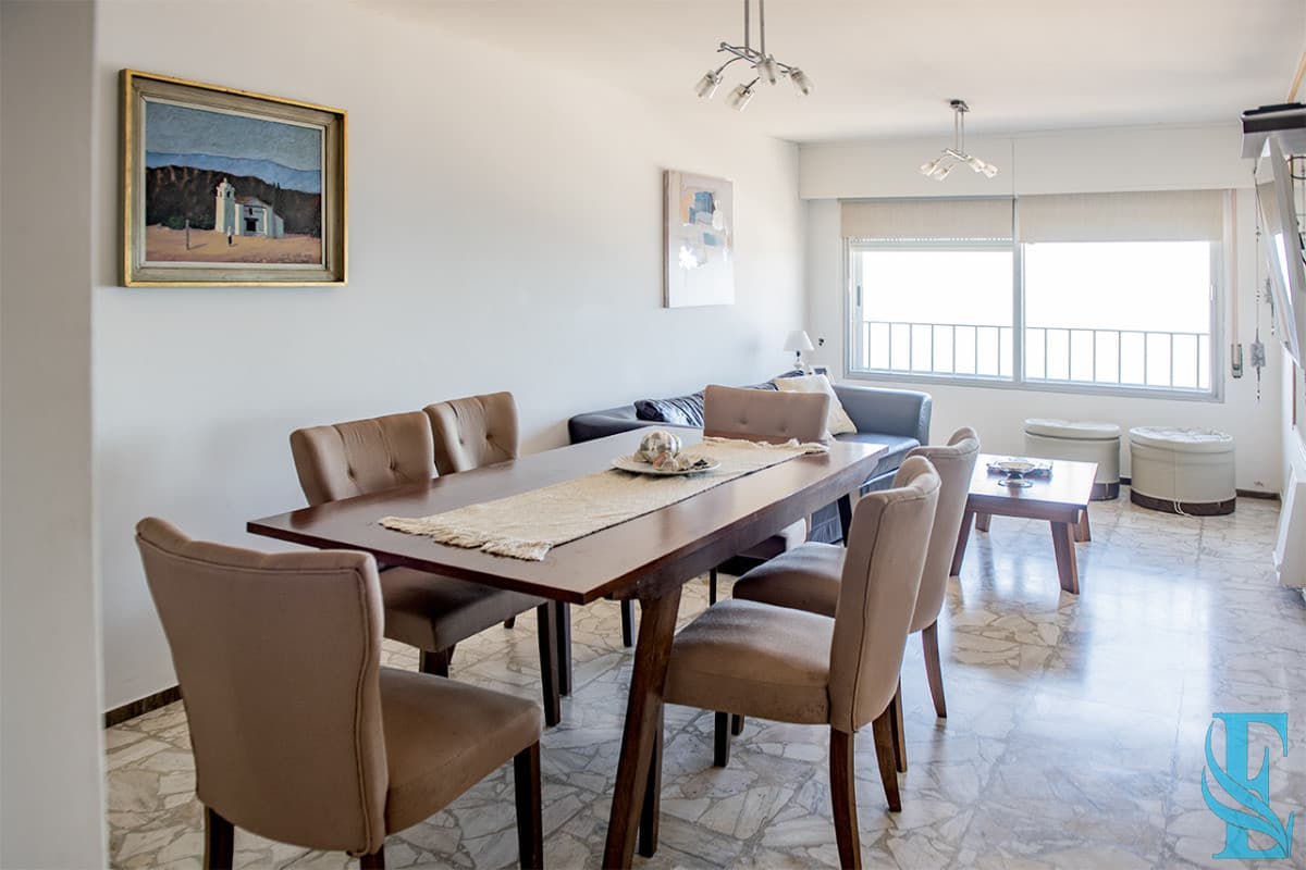 Apartamento de 1 dormitorio y medio en venta en Peninsula, vista al mar.