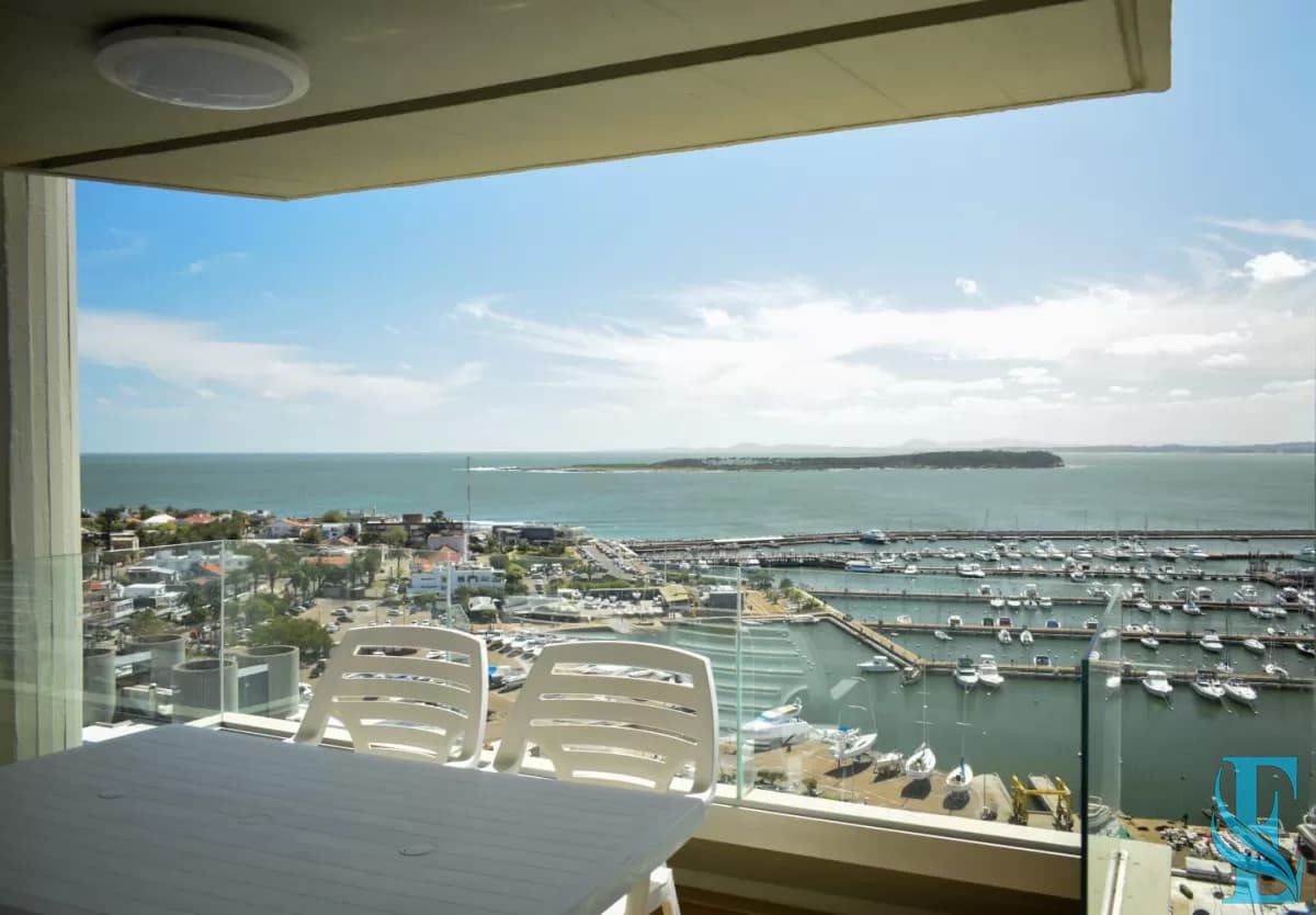 Departamento de 3 dormitorios + dep. en venta en Edif. Fontemar, vista al Puerto