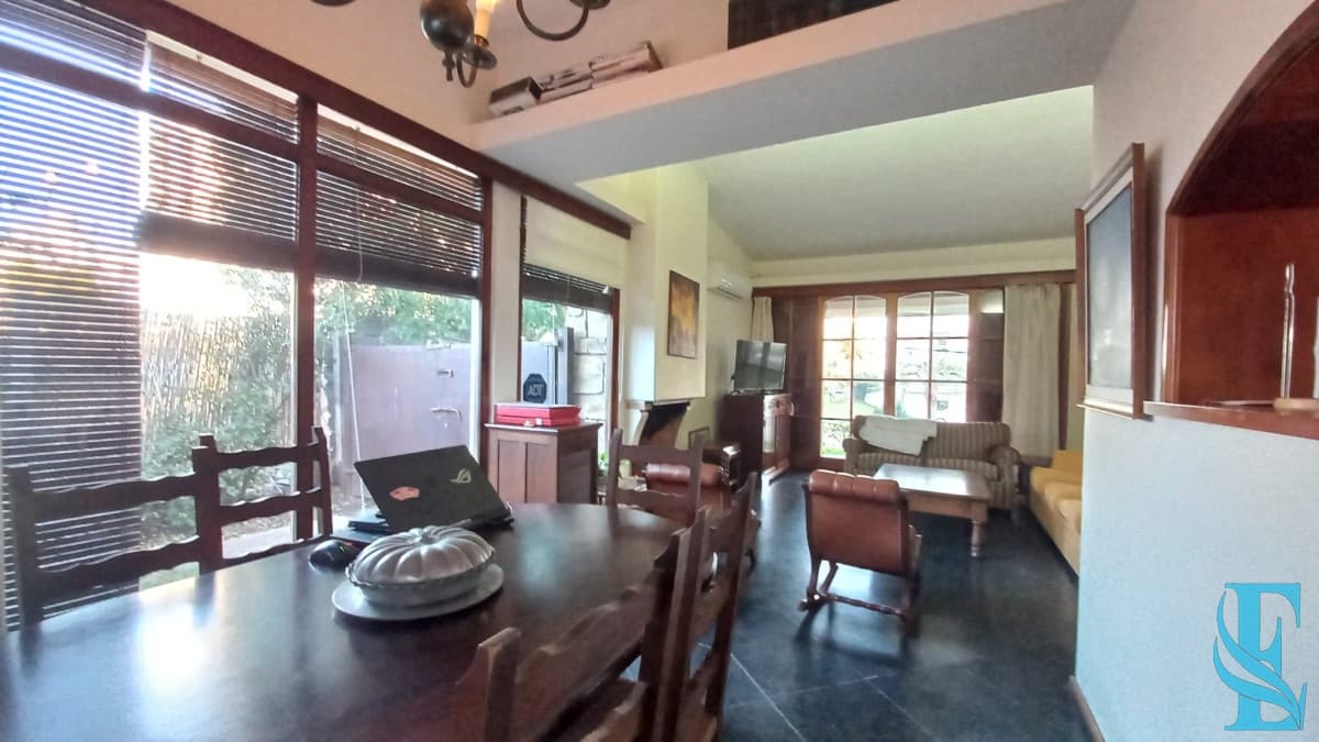 Vende casa de 3 dormitorios (incluye depp), en Parada 4 de Playa Mansa, Punta del Este