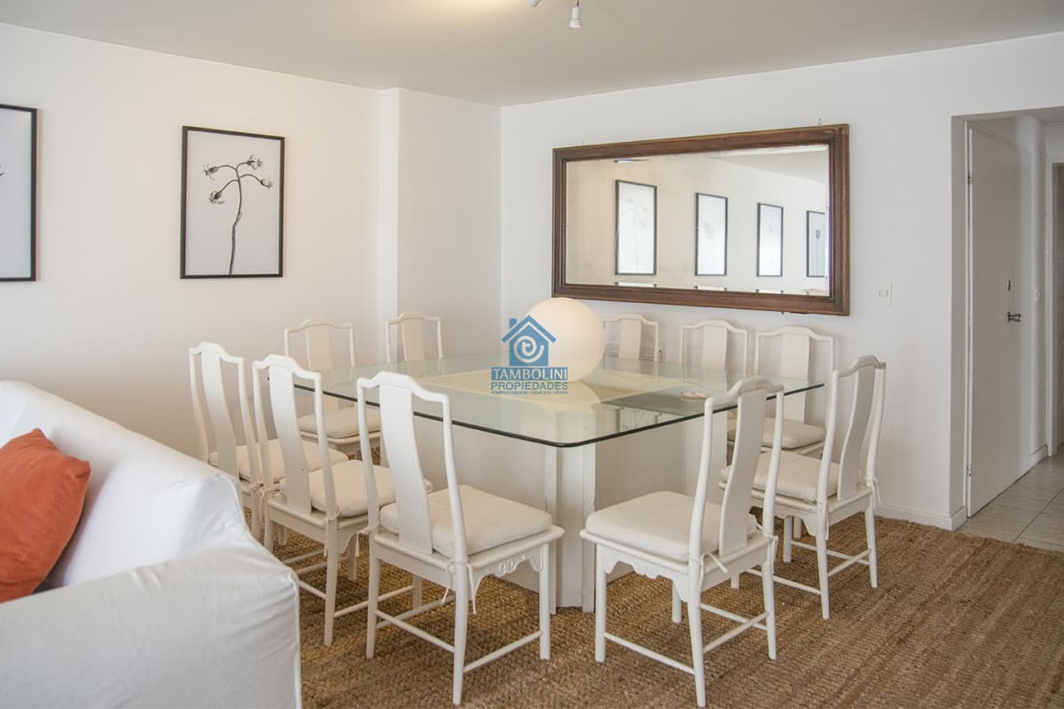 Apartamento ID.1119 - Hermosa vista y cómodos espacios a pasos del mar.