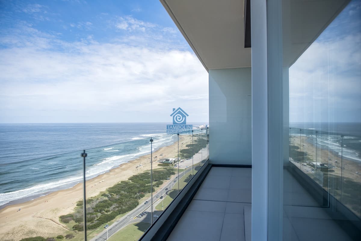 Apartamento ID.819 - Departamento frente al mar en venta, Piso alto. 3 dormitorios. Torre Le Parc,  Punta del Este