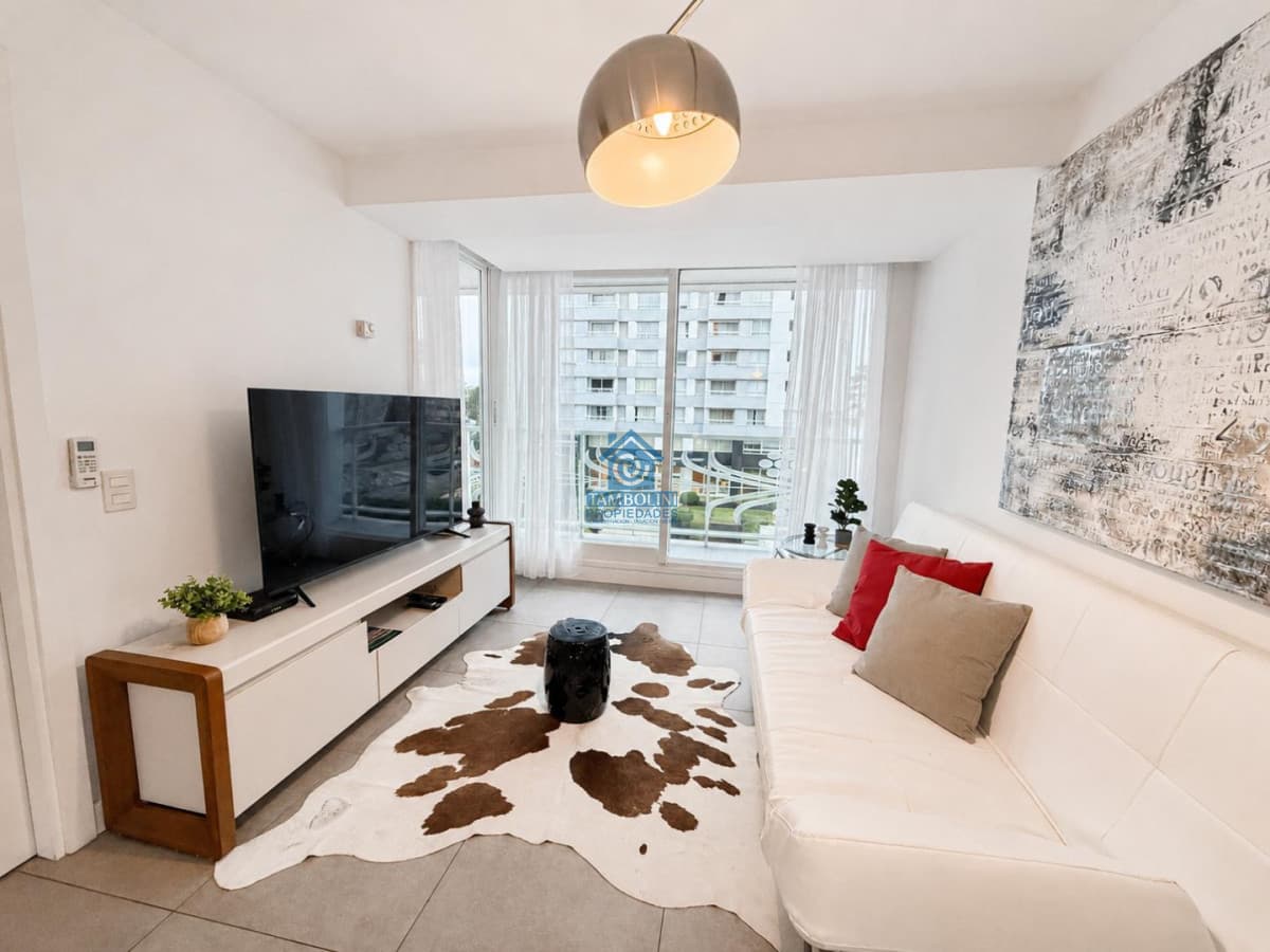 Apartamento ID.1095 - Apartamento en venta de 1 dormitorios a pasos del shopping en Punta del Este.