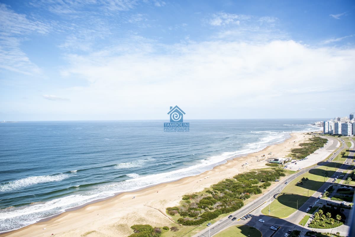 Apartamento ID.819 - Departamento frente al mar en venta, Piso alto. 3 dormitorios. Torre Le Parc,  Punta del Este