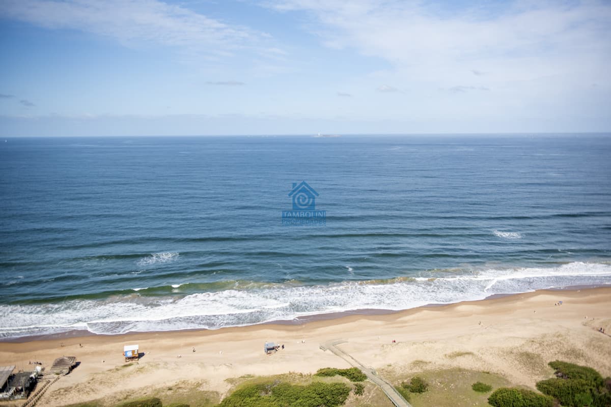 Apartamento ID.819 - Departamento frente al mar en venta, Piso alto. 3 dormitorios. Torre Le Parc,  Punta del Este