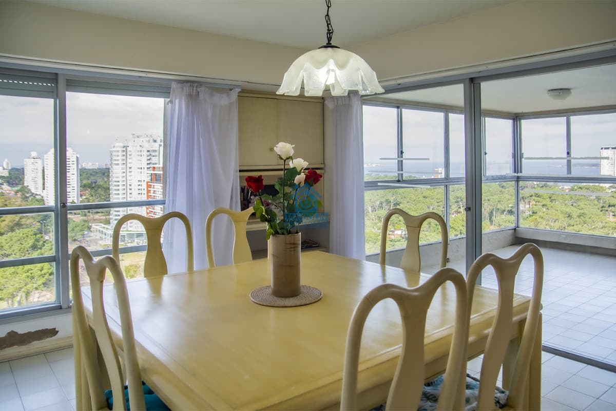 Apartamento ID.1140 - Departamento en venta de 3 dormitorios con vista en Punta del Este