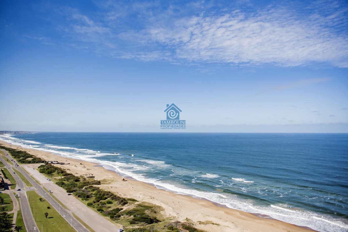 Apartamento ID.819 - Departamento frente al mar en venta, Piso alto. 3 dormitorios. Torre Le Parc,  Punta del Este