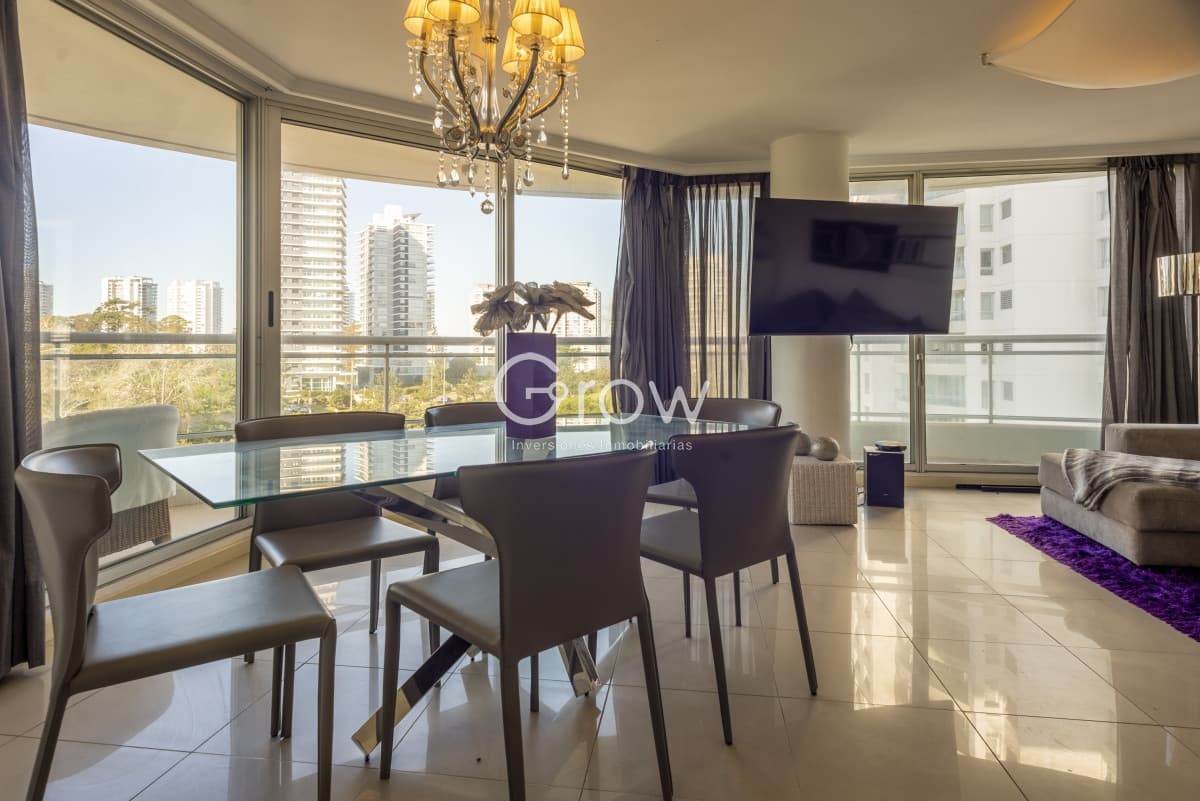 Vende apartamento con vista espectacular, de 3 dormitorios en Roosevelt, Punta del Este