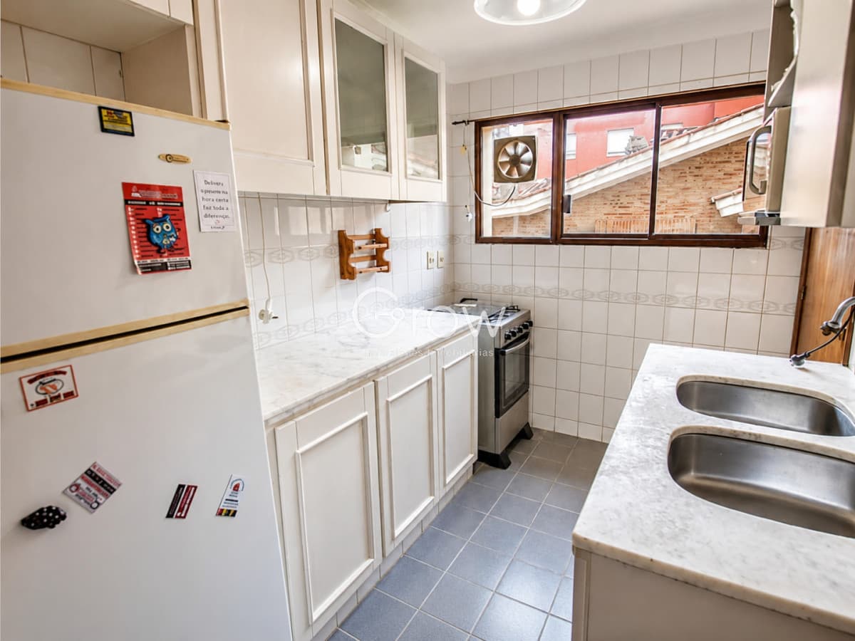 Vende apartamento impecable de 3 dormitorios con balcon cerrado frente al mar en Península, Punta del Este