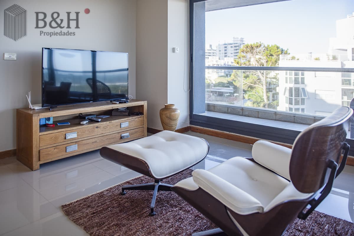 Apartamento Penthouse, frente al mar, playa brava, 3 dormitorios con hermosa vista