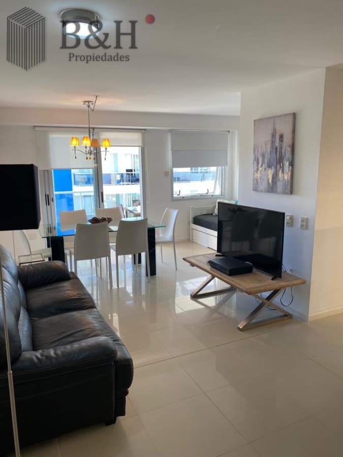 Departamento de 2 dormitorios y medio en venta en Punta del Este