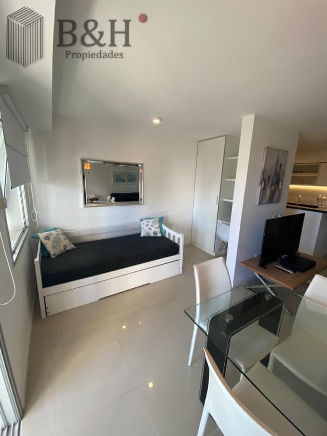 Departamento de 2 dormitorios y medio en venta en Punta del Este