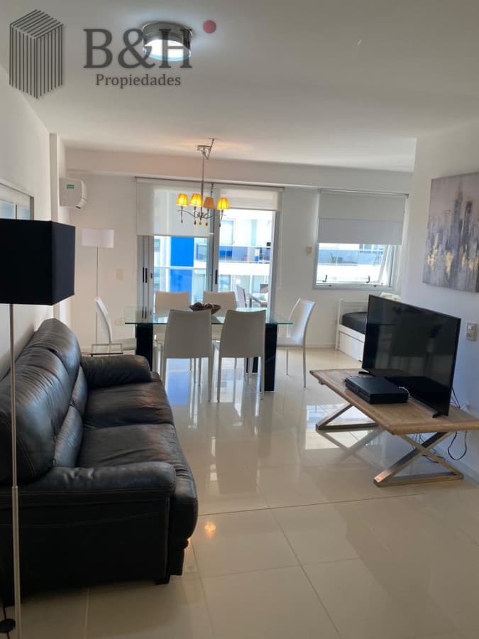 Departamento de 2 dormitorios y medio en venta en Punta del Este