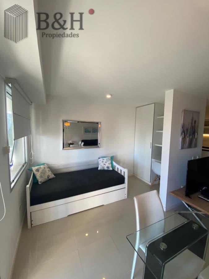 Departamento de 2 dormitorios y medio en venta en Punta del Este