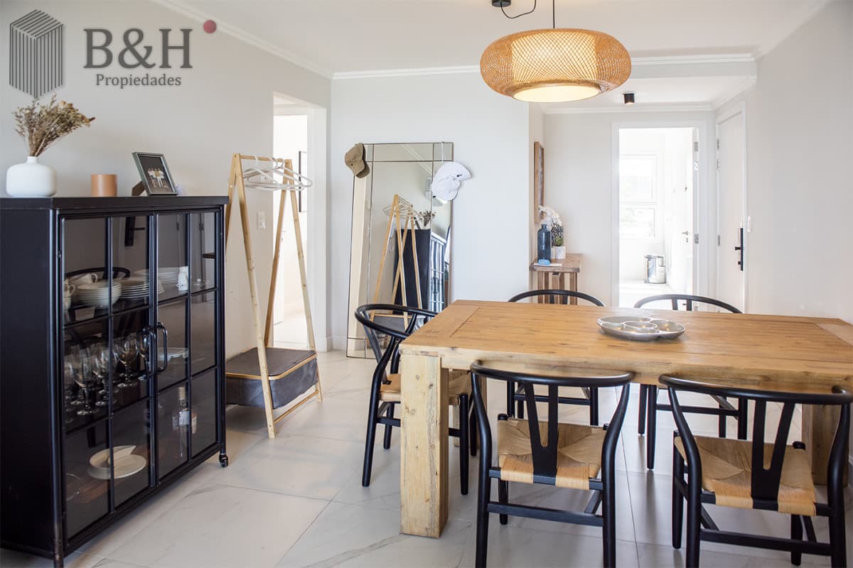 Vende departamento de 2 dormitorios en Playa Mansa, Punta del Este