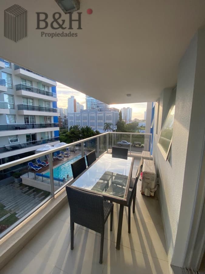 Departamento de 2 dormitorios y medio en venta en Punta del Este