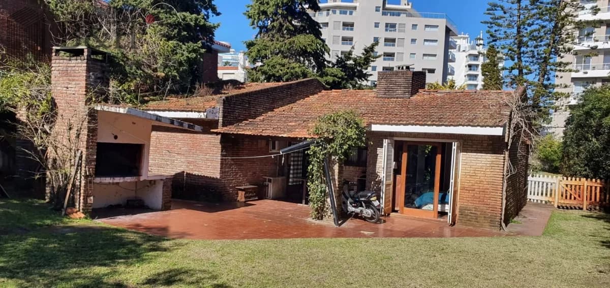 Venta Casa en Aidy Grill, Punta del Este con parrillero a pocas cuadras del mar
