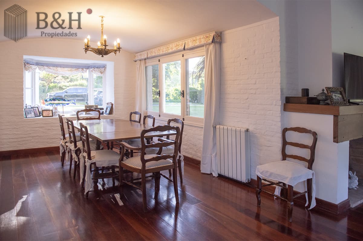 Vende casa en Brava, Punta del Este, de 5 dormitorios.