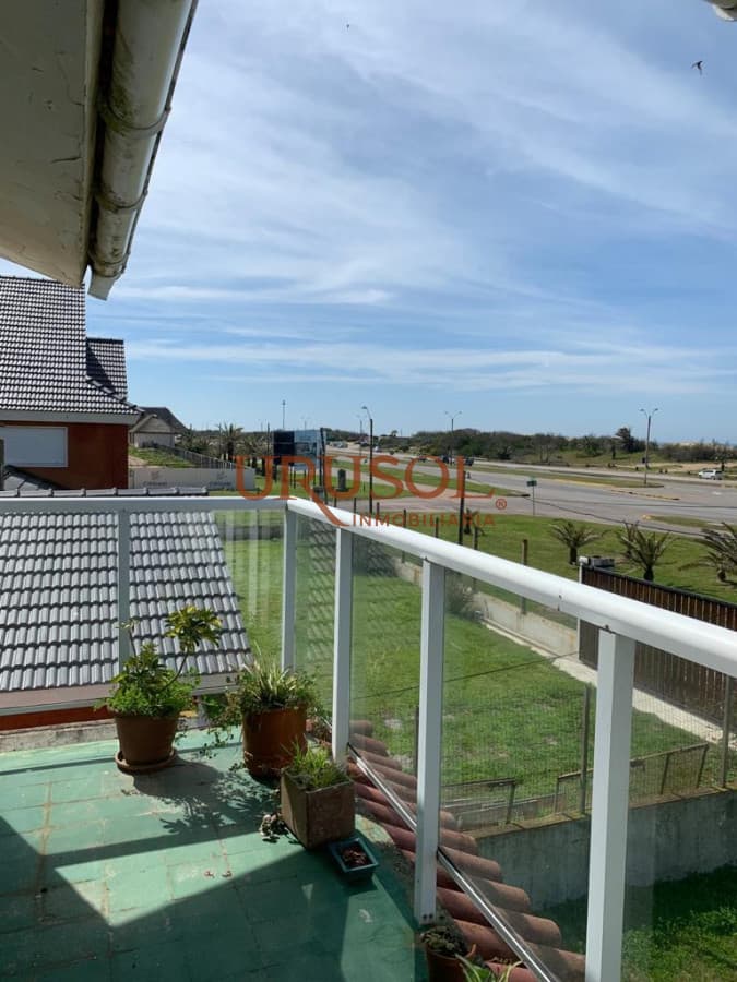URUSOL Inmobiliaria   Casa ID.159 - Importante residencia frente al mar en venta.