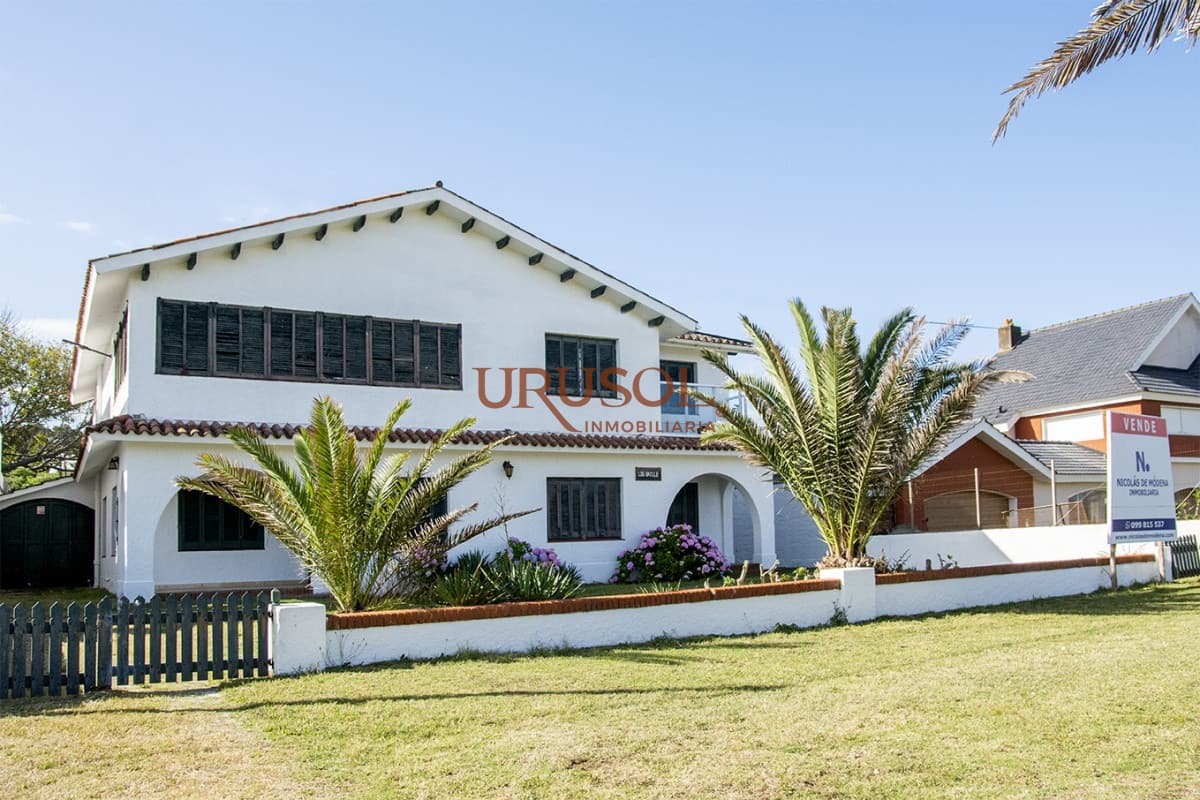 URUSOL Inmobiliaria   Casa ID.159 - Importante residencia frente al mar en venta.