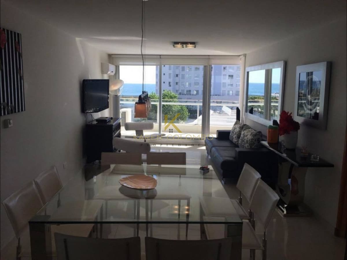 A pasos de Playa Mansa, dpto de 2 dorm + dep en Playa Mansa. Season Tower