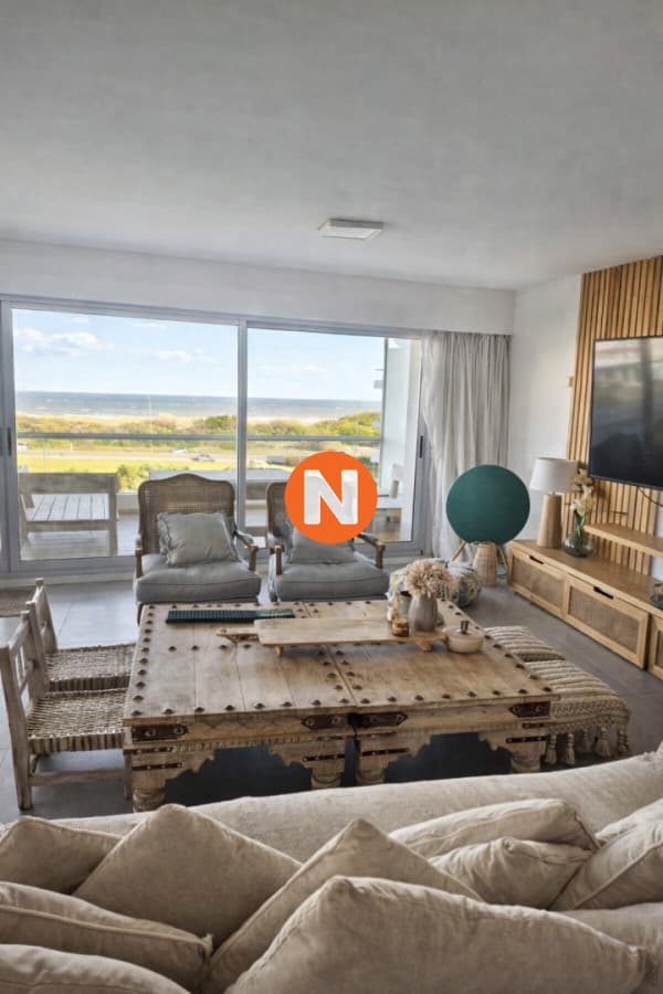 En venta en zona playera, apartamento de 3 dormitorios en Br ...
