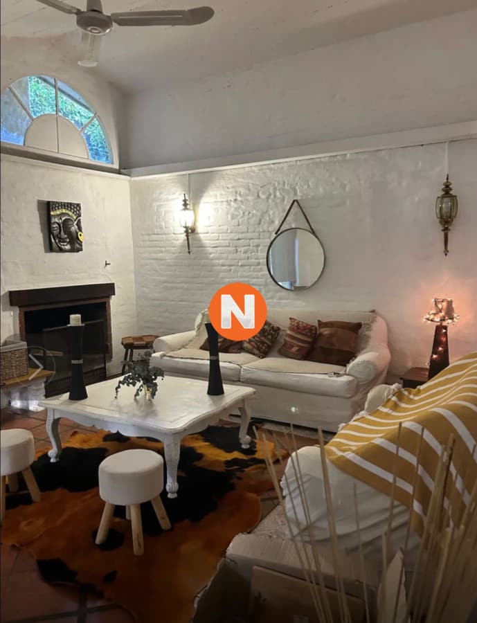 Vende casa en Punta del Este de 4 dormitorios.