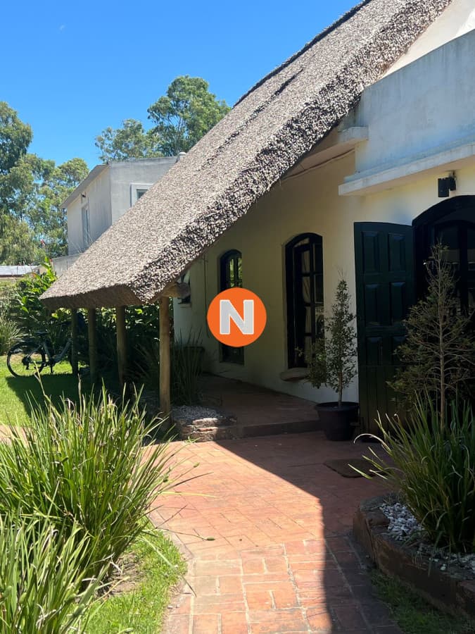 Amplia casa a la venta en Punta del Este de 6 dormitorios en ...