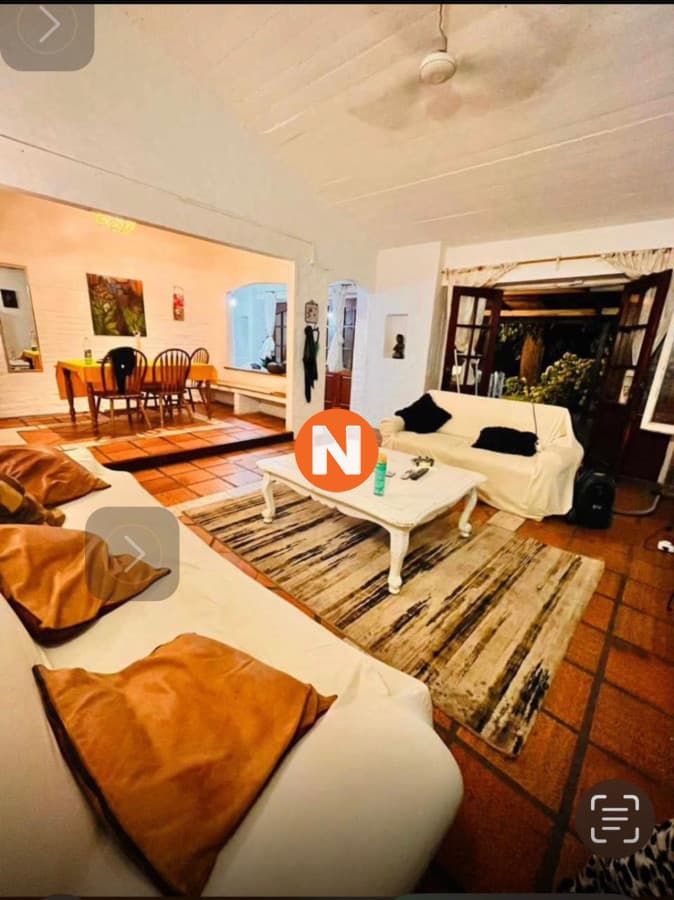 Vende casa en Punta del Este de 4 dormitorios.