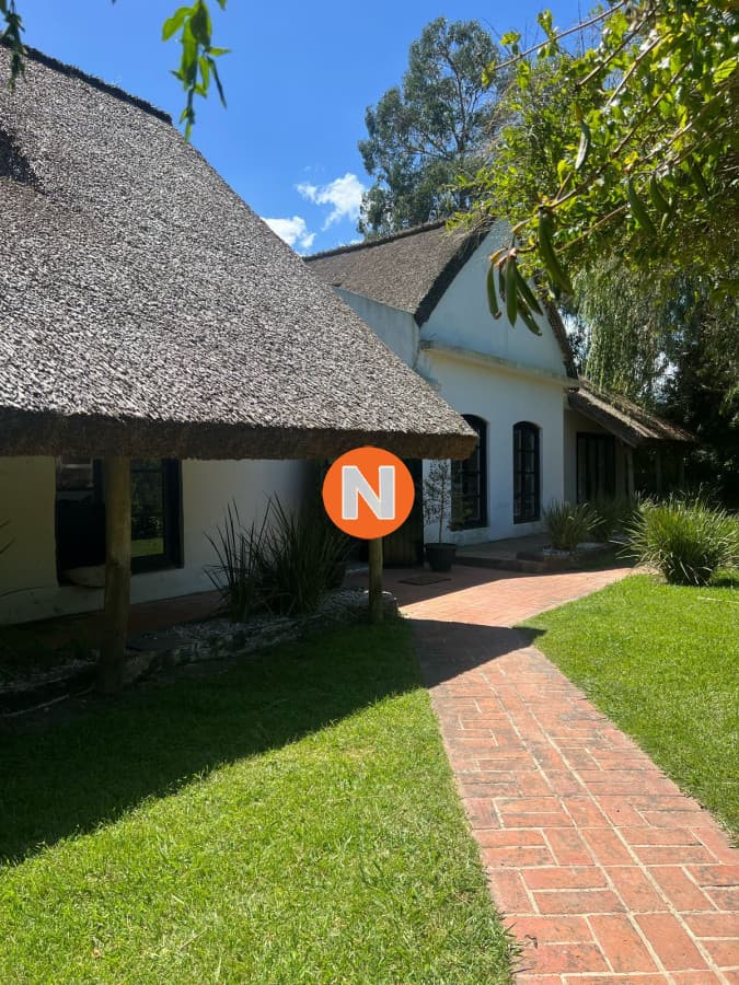 Amplia casa a la venta en Punta del Este de 6 dormitorios en ...