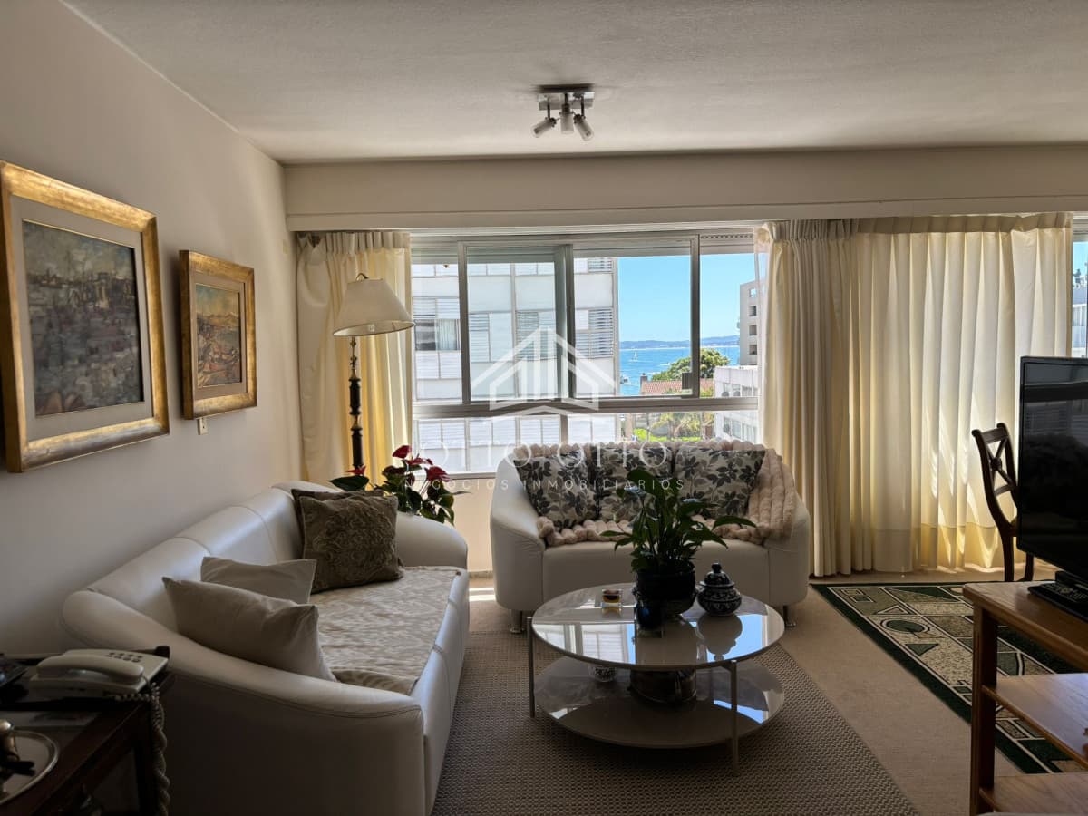 Oportunidad en la Península! Apartamento de 2 dormitorios