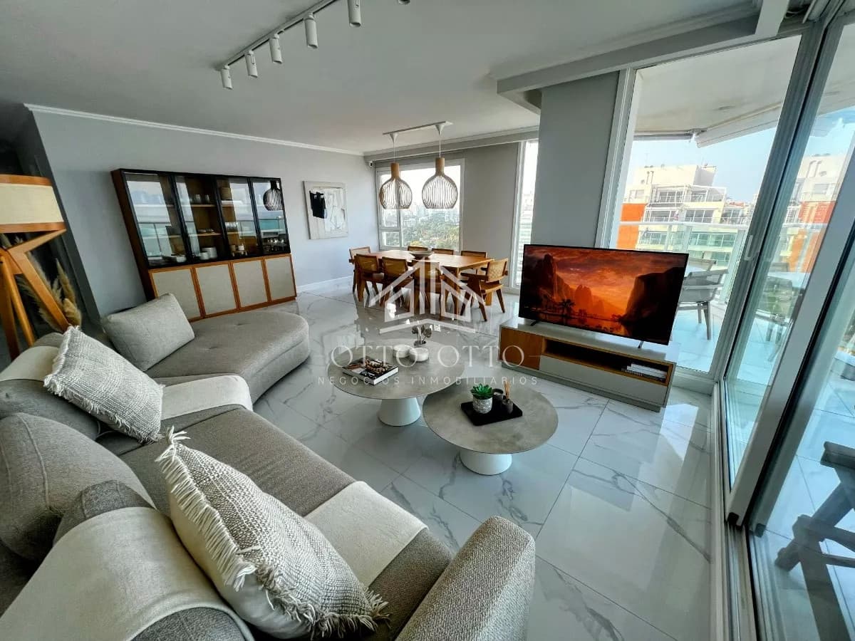 Apartamento en venta 4 dormitorios en Playa Mansa, Punta del Este.