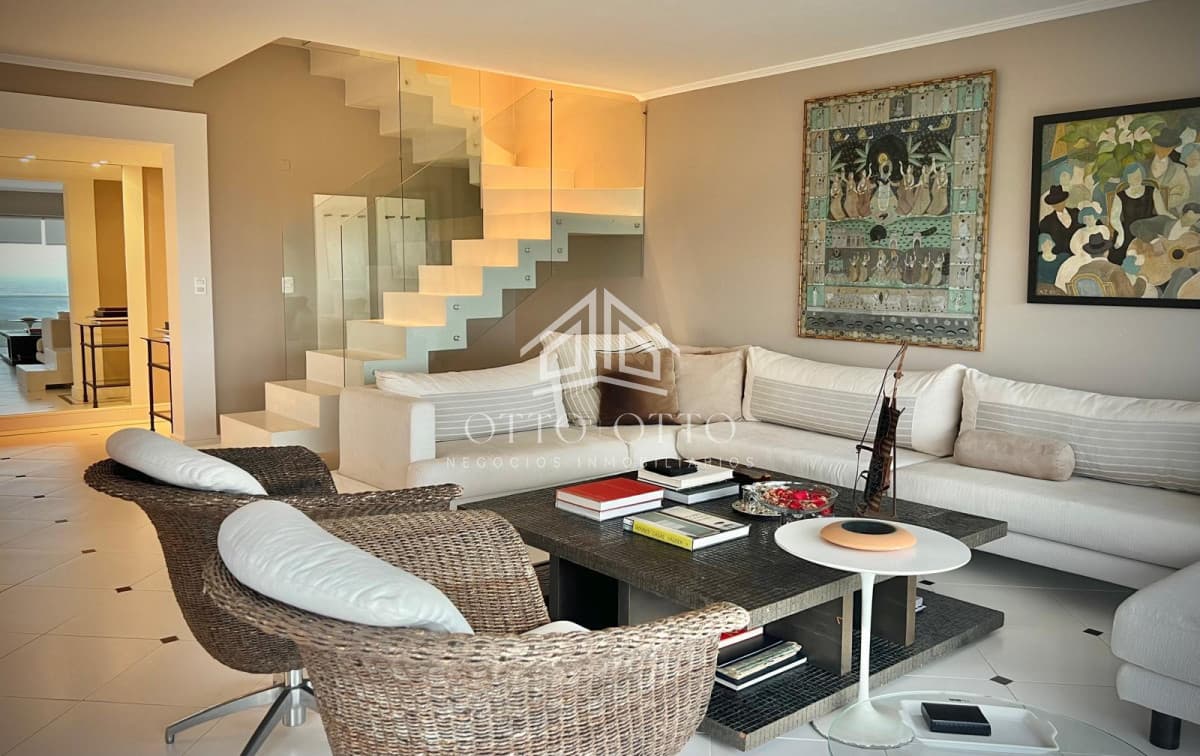 Espectacular Departamento en venta frente al mar, penthouse de 4 dormitorios. Punta del Este