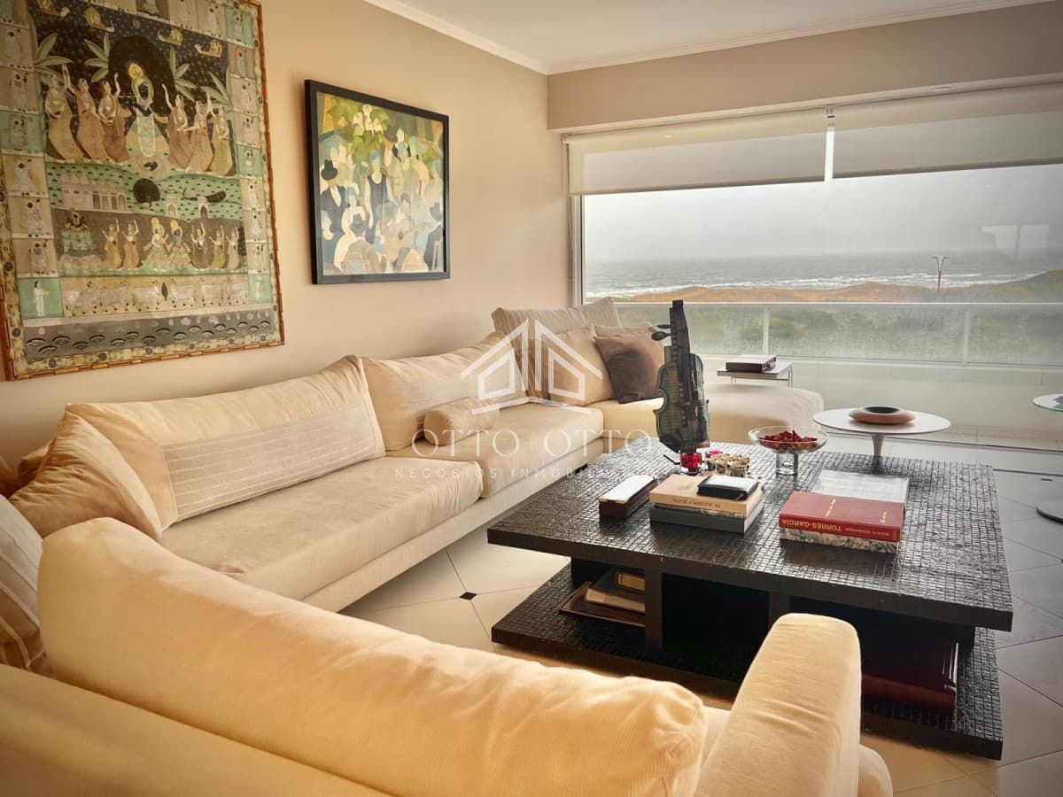 Espectacular Departamento en venta frente al mar, penthouse de 4 dormitorios. Punta del Este