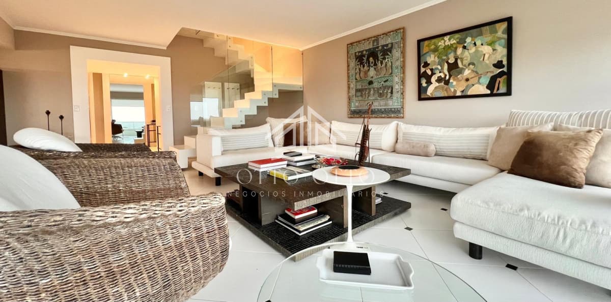 Espectacular Departamento en venta frente al mar, penthouse de 4 dormitorios. Punta del Este