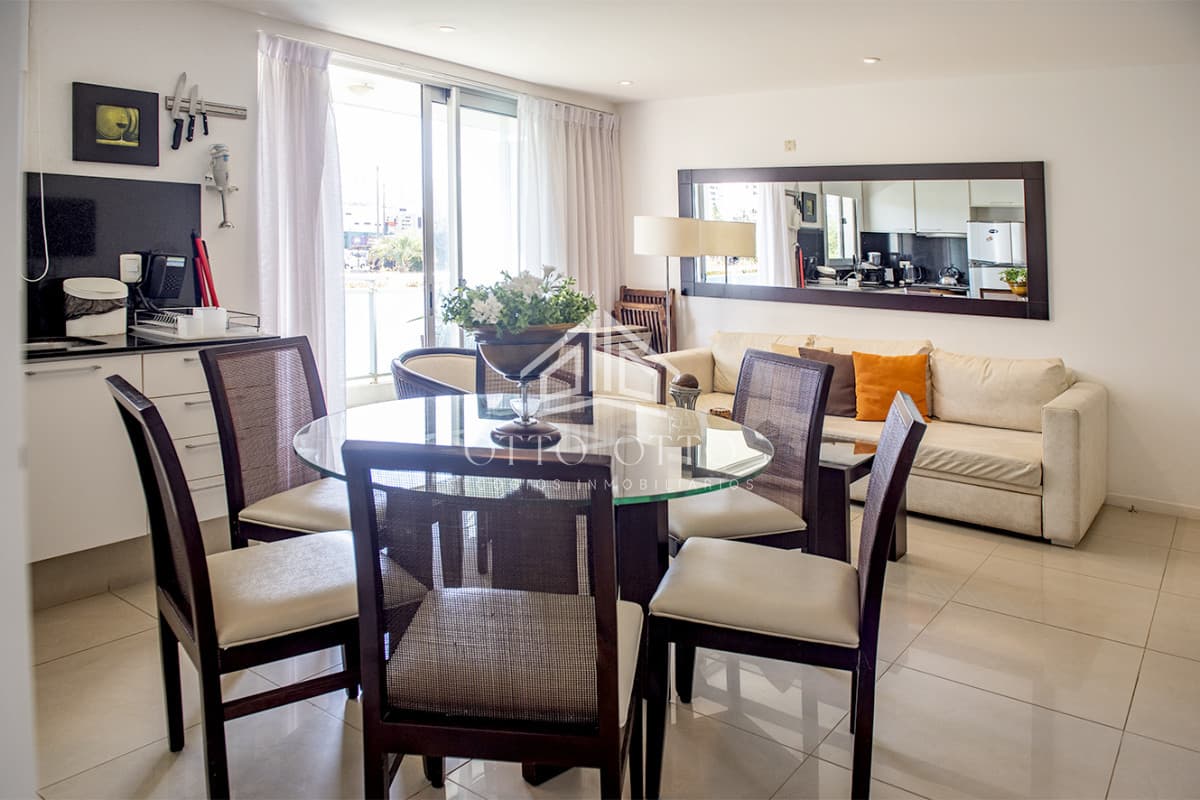 Oportunidad. Vende departamento de 2 dormitorios en Punta del Este