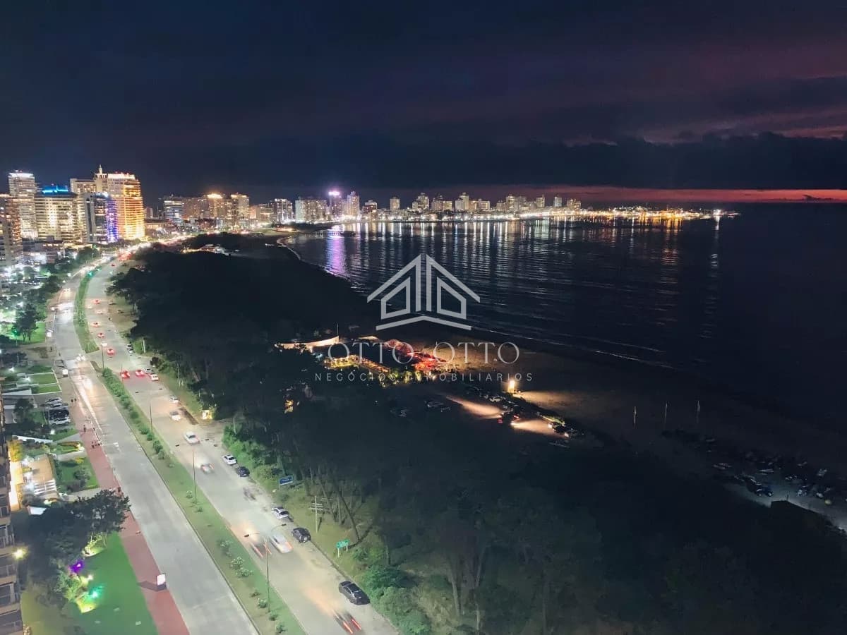 Apartamento en venta 4 dormitorios en Playa Mansa, Punta del Este.