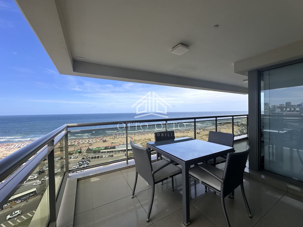 Vende apartamento esquinero de 3 dormitorios en Imperiale, Punta del Este