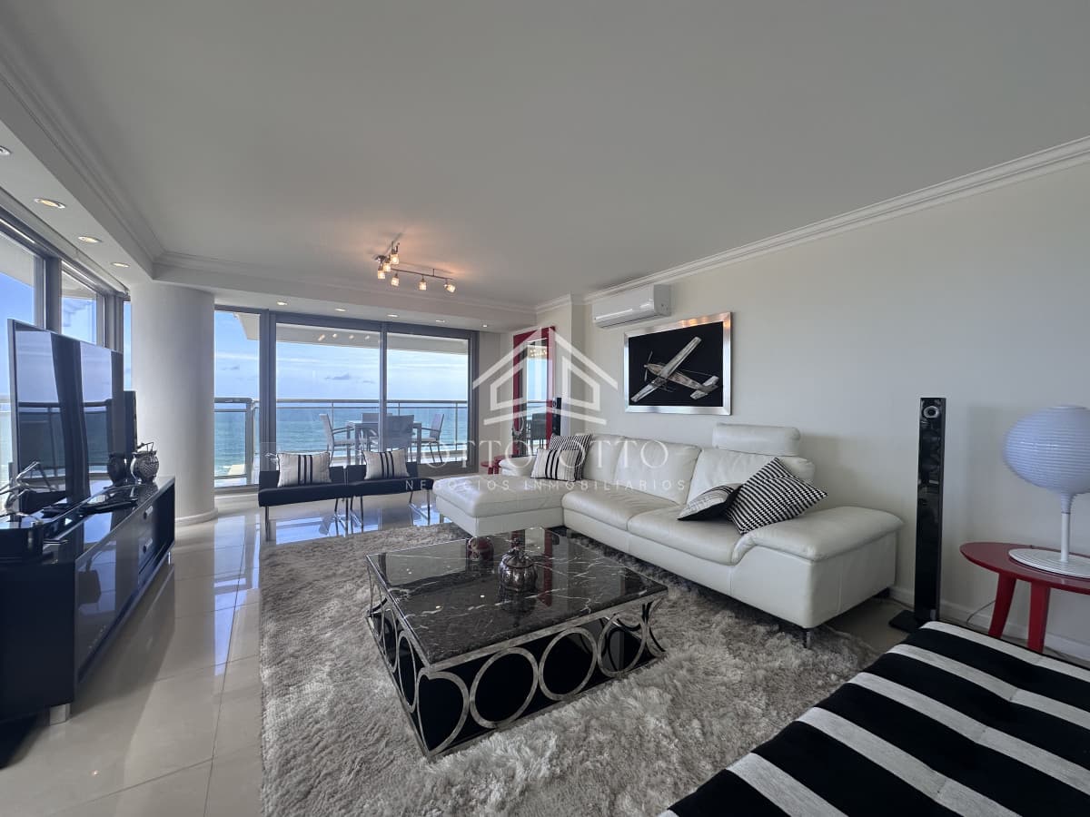 Vende apartamento esquinero de 3 dormitorios en Imperiale, Punta del Este