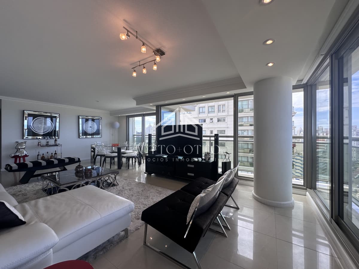 Vende apartamento esquinero de 3 dormitorios en Imperiale, Punta del Este