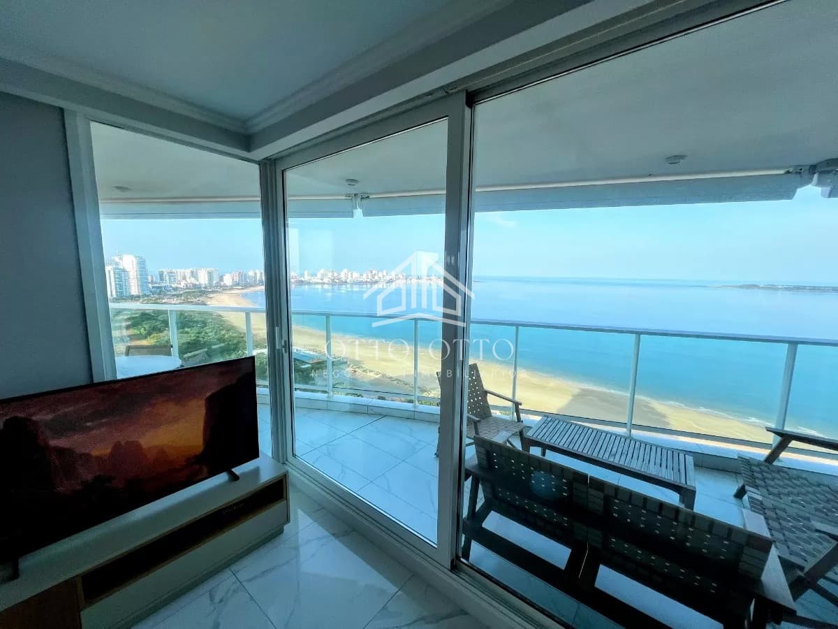Apartamento en venta 4 dormitorios en Playa Mansa, Punta del Este.