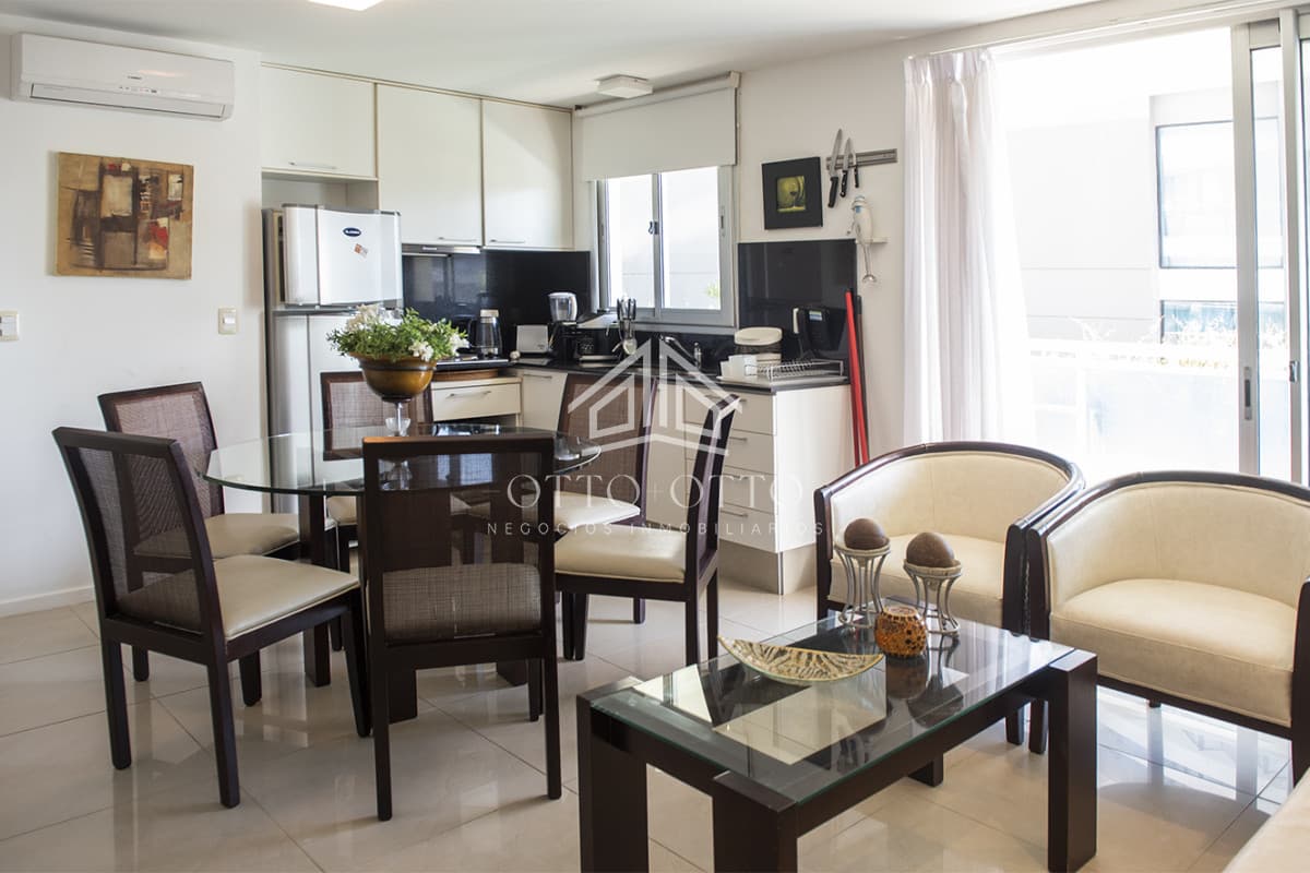 Oportunidad. Vende departamento de 2 dormitorios en Punta del Este