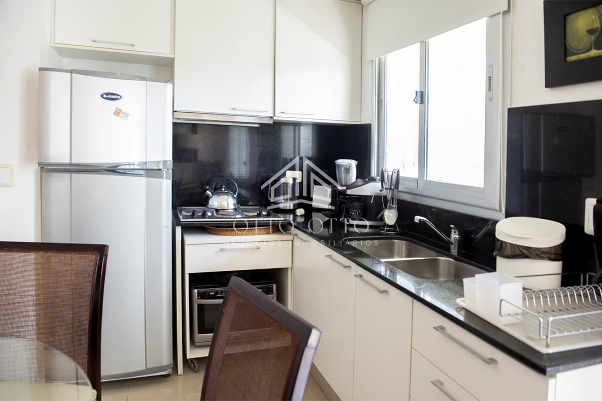 Oportunidad. Vende departamento de 2 dormitorios en Punta del Este