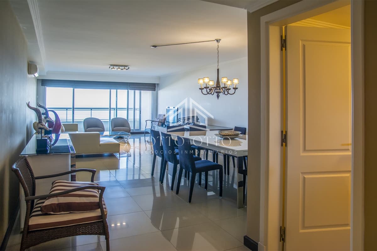 Departamento en Torre Lobos en venta, unidad de 3 dormitorios con vista al mar, Punta del Este