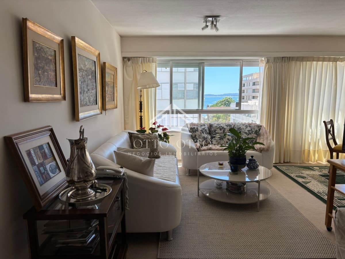 Oportunidad en la Península! Apartamento de 2 dormitorios