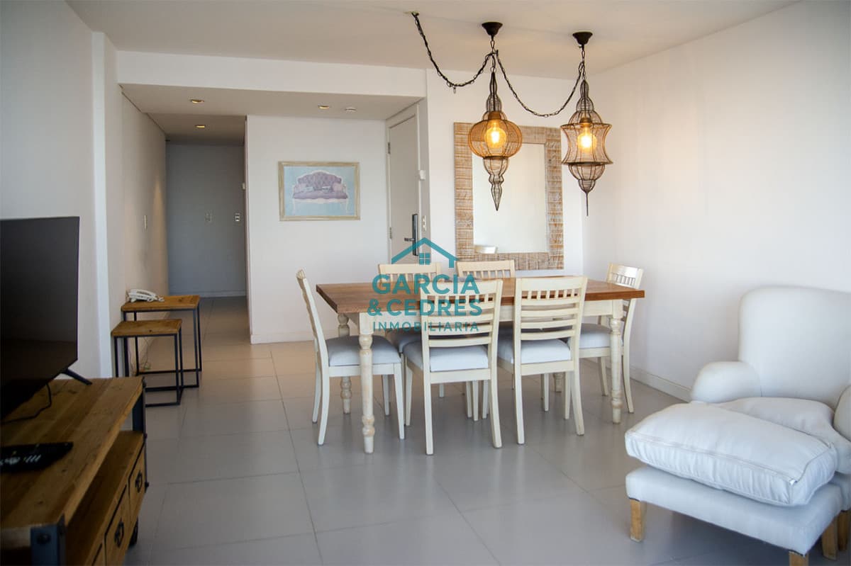 Departamento de 2 suites + depedencia en venta Frente al mar.