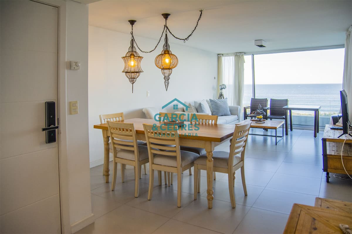 Departamento de 2 suites + depedencia en venta Frente al mar.